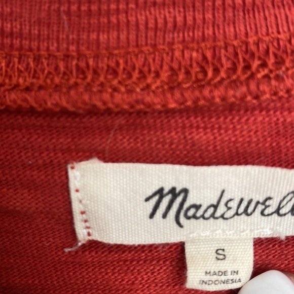 (A7) Madewell raw edge Henley tee, Burnt Orange/Rust in color, Size Small - Picture 5 of 11